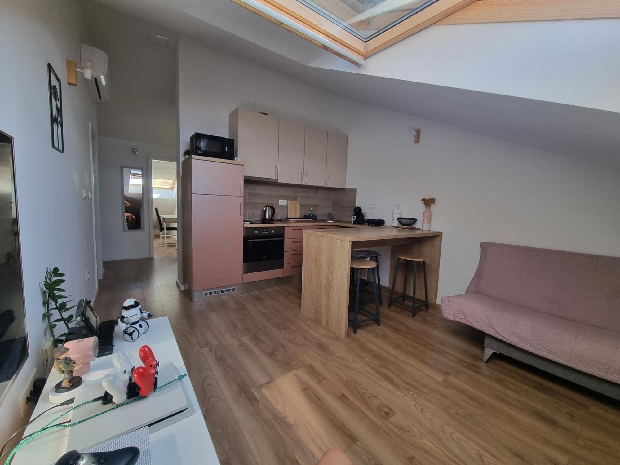 Geek Apartment โอมิช ภายนอก รูปภาพ