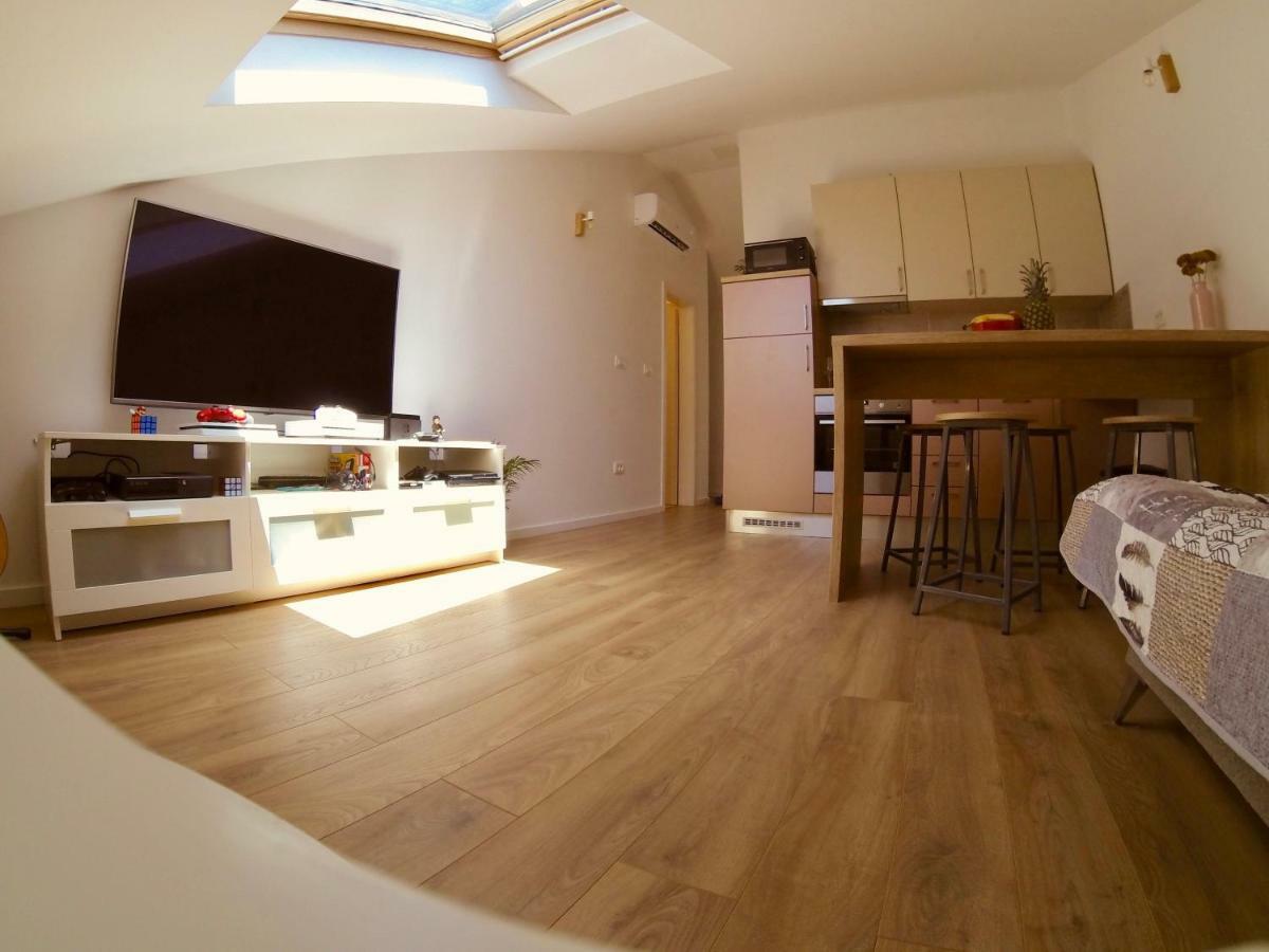 Geek Apartment โอมิช ภายนอก รูปภาพ